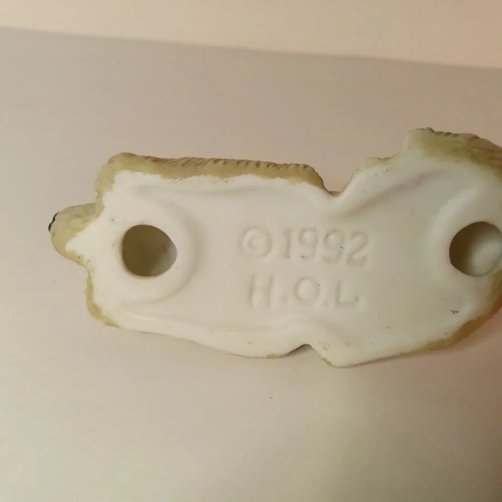 Vintage 1992 House of Lloyd  Porcelain Dog 3.5 in. Long